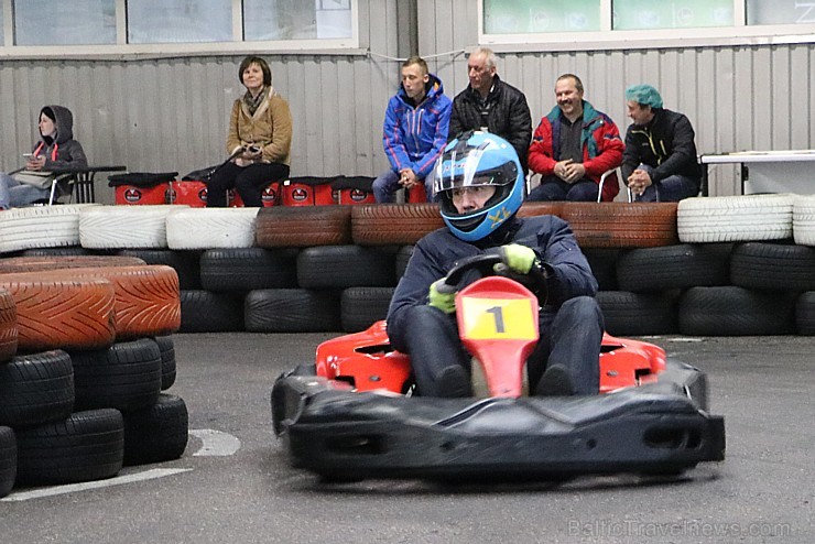 Travelnews.lv jauniešu komanda joņo ar kartingu halles «Ātruma cilts» kartingiem 209475