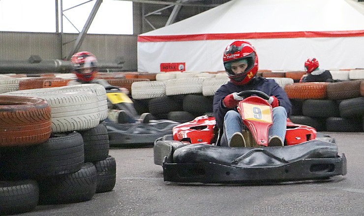 Travelnews.lv jauniešu komanda joņo ar kartingu halles «Ātruma cilts» kartingiem 209476