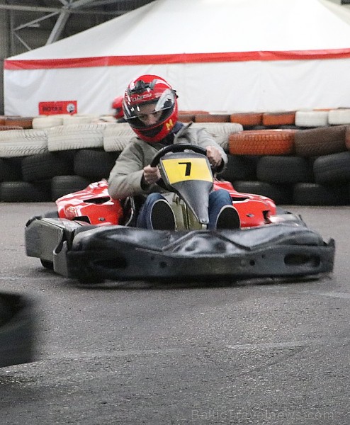 Travelnews.lv jauniešu komanda joņo ar kartingu halles «Ātruma cilts» kartingiem 209478