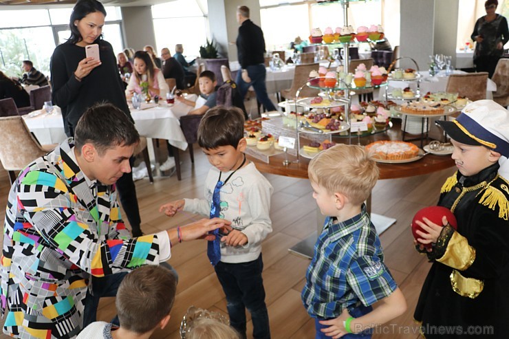 Jūrmalas 5 zvaigžņu viesnīca «Baltic Beach Hotel» organizē bagātīgas vēlās brokastis ģimenēm ar bērniem Jūrmalas 5 zvaigžņu viesnīca «Baltic Beach Hotel» organizē bagātīgas vēlās brokastis ģimenēm ar bērniem 209726