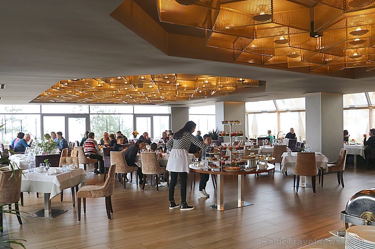 Jūrmalas 5 zvaigžņu viesnīca «Baltic Beach Hotel» organizē bagātīgas vēlās brokastis ģimenēm ar bērniem Jūrmalas 5 zvaigžņu viesnīca «Baltic Beach Hotel» organizē bagātīgas vēlās brokastis ģimenēm ar bērniem 209794