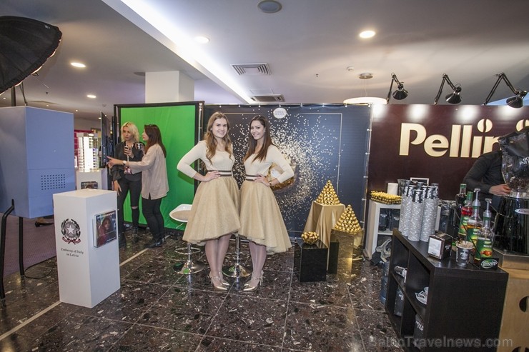 Rīgā pilnā sparā norisinājas «Riga Fashion Week 2017» 209875