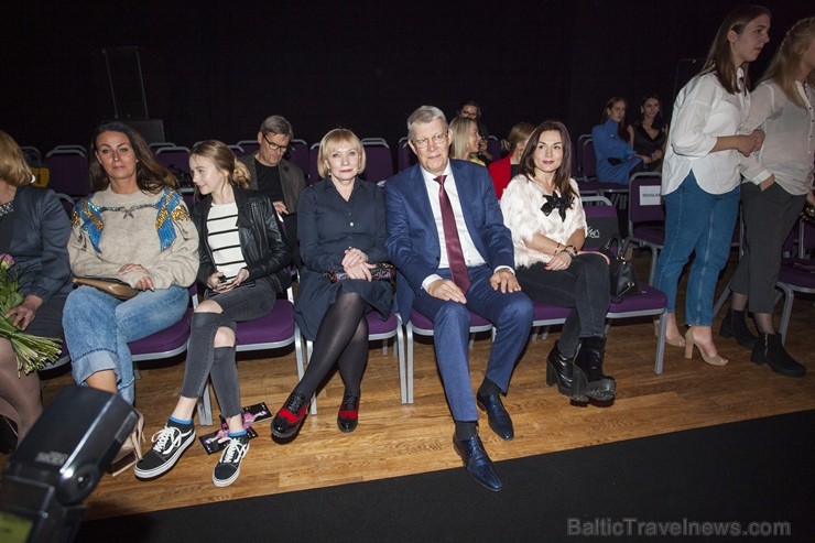 Rīgā pilnā sparā norisinājas «Riga Fashion Week 2017» 209880