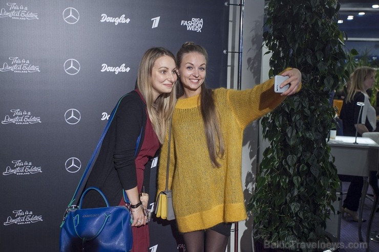 Rīgā pilnā sparā norisinājas «Riga Fashion Week 2017» 209890