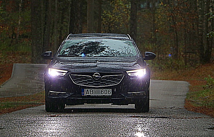 Travelnews.lv apceļo rudenīgo Latviju ar jauno, ekonomisko un ietilpīgo Opel Insignia Sport Tourer Travelnews.lv apceļo rudenīgo Latviju ar jauno, ekonomisko un ietilpīgo Opel Insignia Sport Tourer 210050