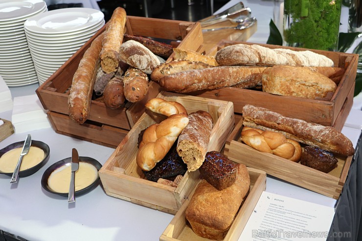 «Restaurant Service» (restorāni - «Bibliotēka Nr.1» un «Kolonāde. Mūsu stāsti») apliecina viesiem pilna servisa banketu rīkošanas mākslu visaugstākajā «Restaurant Service» (restorāni - «Bibliotēka Nr.1» un «Kolonāde. Mūsu stāsti») apliecina viesiem pilna servisa banketu rīkošanas mākslu visaugstākajā 210083