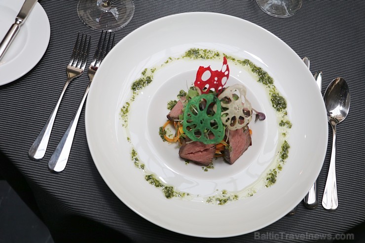 Vecrigas 5 zvaigžņu viesnīcas «Grand Palace Hotel» šefpavārs Roberts Slaidiņš ieskicē jauno ēdienkarti Vecrigas 5 zvaigžņu viesnīcas «Grand Palace Hotel» šefpavārs Roberts Slaidiņš ieskicē jauno ēdienkarti 210299
