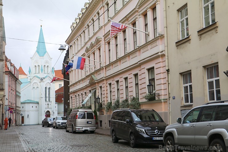 Vecrigas 5 zvaigžņu viesnīcas «Grand Palace Hotel» šefpavārs Roberts Slaidiņš ieskicē jauno ēdienkarti Vecrigas 5 zvaigžņu viesnīcas «Grand Palace Hotel» šefpavārs Roberts Slaidiņš ieskicē jauno ēdienkarti 210316