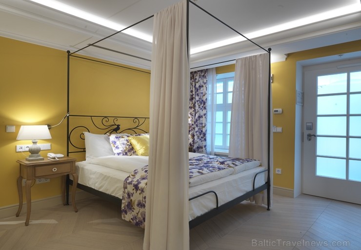 Vecrīgā durvis vērusi jauna franču stila viesnīca - «Hotel Le Chevalier» 210788