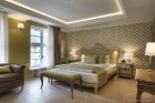 Vecrīgā durvis vērusi jauna franču stila viesnīca - «Hotel Le Chevalier»