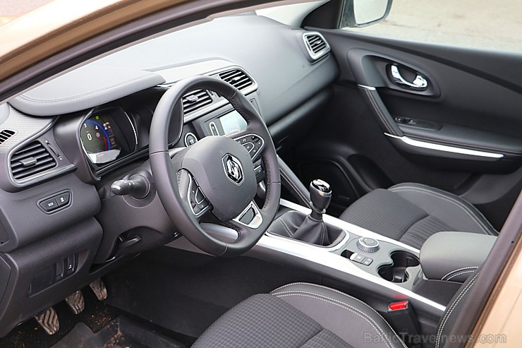 Travelnews.lv dodas uz Lūznavas muižu Latgalē ar jauno krosoveru Renault Kadjar dCi 130 4x4 210926