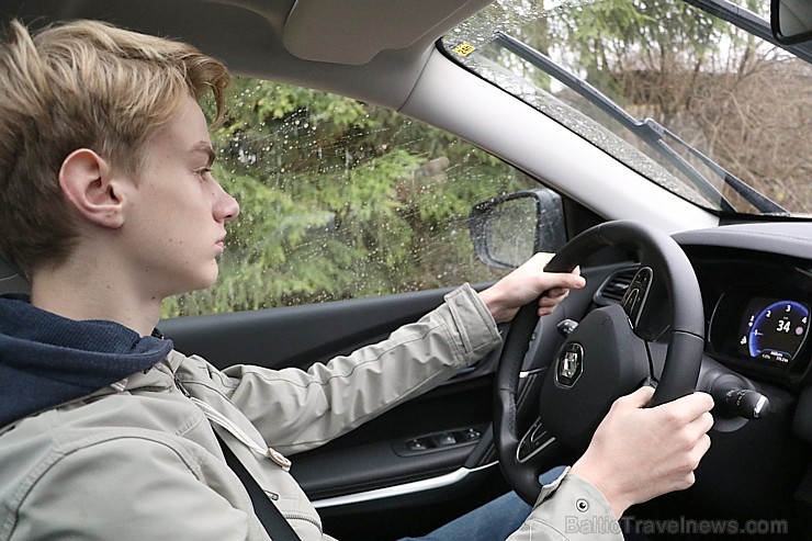 Travelnews.lv dodas uz Lūznavas muižu Latgalē ar jauno krosoveru Renault Kadjar dCi 130 4x4 210952