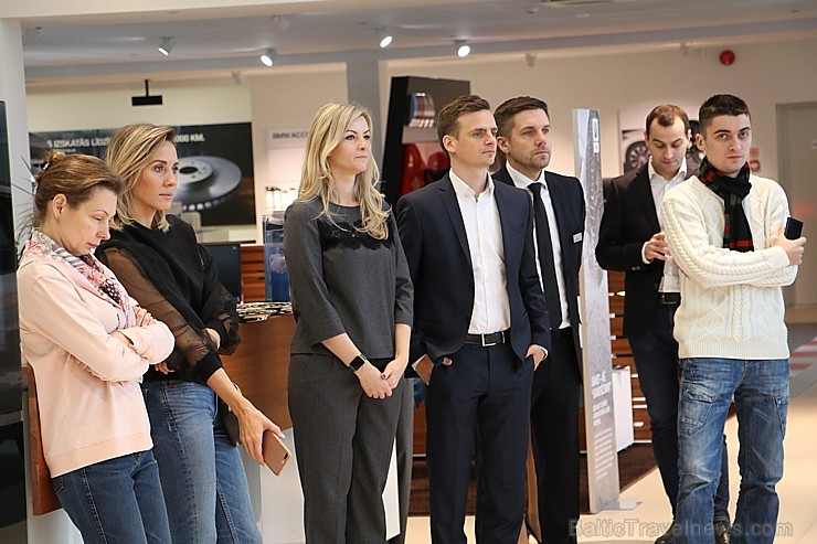 Inchcape Motors Latvia ar šokolādes konfektēm prezentē jauno krosoveru BMW X3 210971