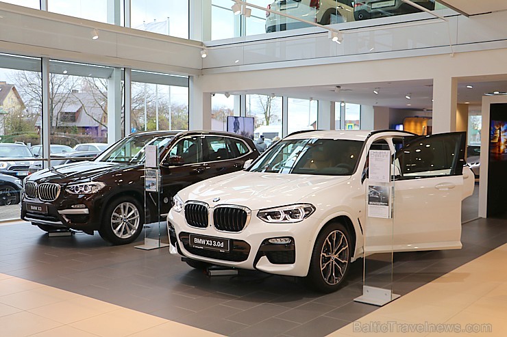 Inchcape Motors Latvia ar šokolādes konfektēm prezentē jauno krosoveru BMW X3 210972