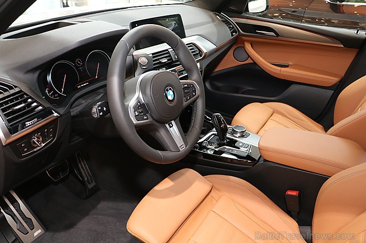 Inchcape Motors Latvia ar šokolādes konfektēm prezentē jauno krosoveru BMW X3 210974