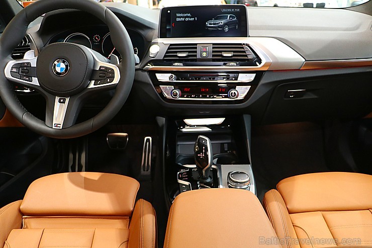 Inchcape Motors Latvia ar šokolādes konfektēm prezentē jauno krosoveru BMW X3 210975