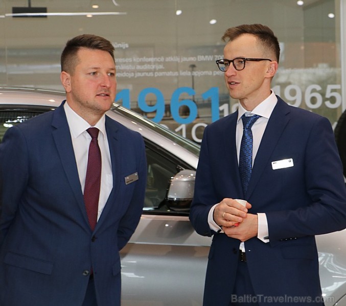 Inchcape Motors Latvia ar šokolādes konfektēm prezentē jauno krosoveru BMW X3 210987
