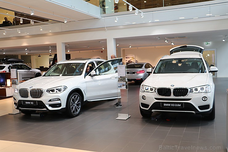 Inchcape Motors Latvia ar šokolādes konfektēm prezentē jauno krosoveru BMW X3 211001