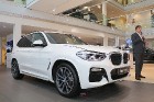 Inchcape Motors Latvia ar šokolādes konfektēm prezentē jauno krosoveru BMW X3