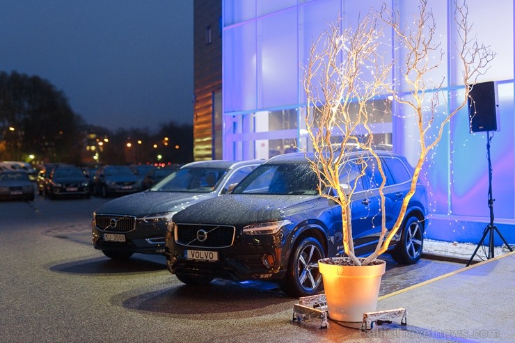 Svinīgā gaisotnē Rīgā atklāj atjaunoto un moderno Volvo autocentru 211163