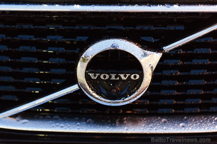 Svinīgā gaisotnē Rīgā atklāj atjaunoto un moderno Volvo autocentru 211165