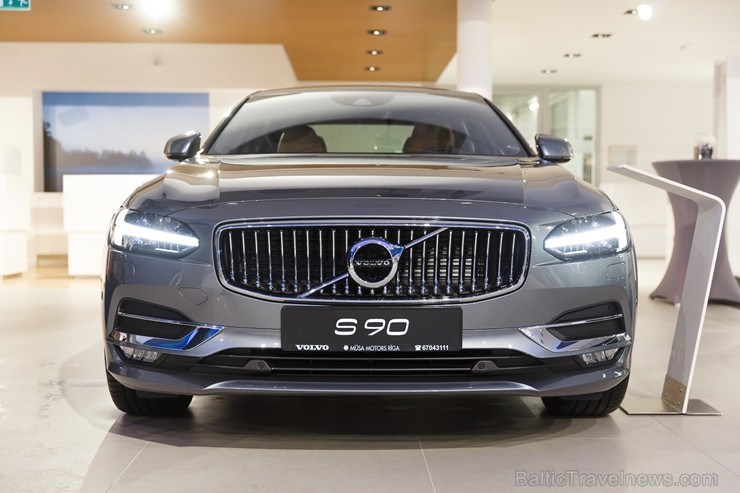 Svinīgā gaisotnē Rīgā atklāj atjaunoto un moderno Volvo autocentru 211173