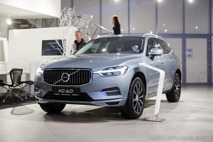 Svinīgā gaisotnē Rīgā atklāj atjaunoto un moderno Volvo autocentru 211177