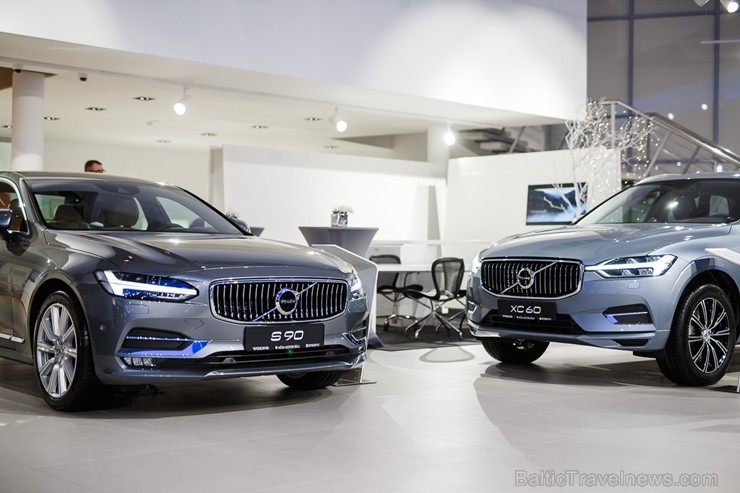 Svinīgā gaisotnē Rīgā atklāj atjaunoto un moderno Volvo autocentru 211178