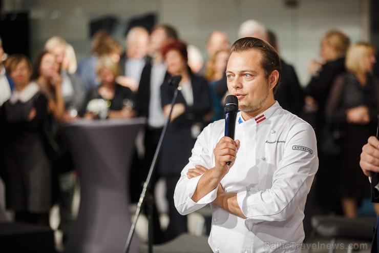Svinīgā gaisotnē Rīgā atklāj atjaunoto un moderno Volvo autocentru 211189