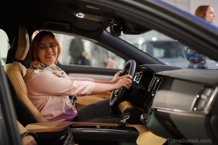 Svinīgā gaisotnē Rīgā atklāj atjaunoto un moderno Volvo autocentru 211192
