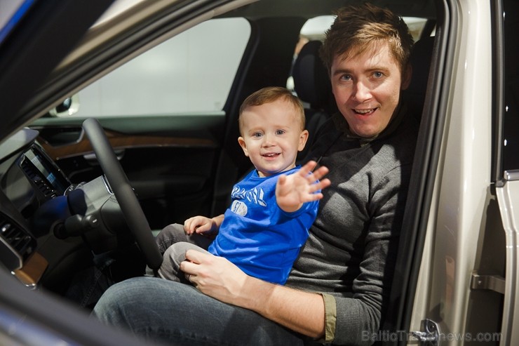 Svinīgā gaisotnē Rīgā atklāj atjaunoto un moderno Volvo autocentru 211193