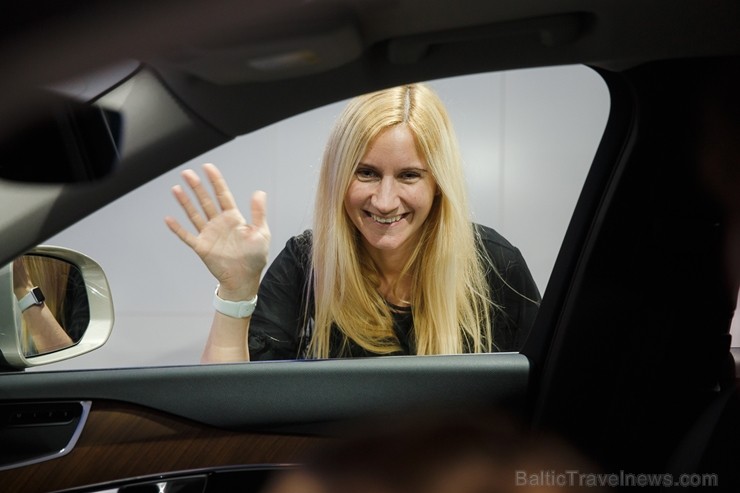 Svinīgā gaisotnē Rīgā atklāj atjaunoto un moderno Volvo autocentru 211195