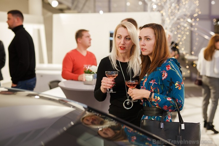 Svinīgā gaisotnē Rīgā atklāj atjaunoto un moderno Volvo autocentru 211196