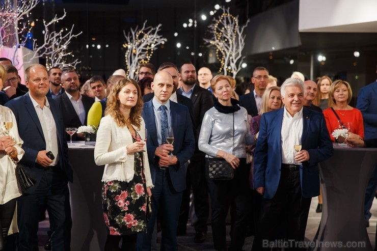 Svinīgā gaisotnē Rīgā atklāj atjaunoto un moderno Volvo autocentru 211199