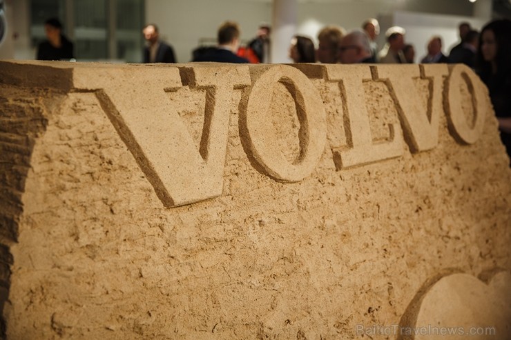 Svinīgā gaisotnē Rīgā atklāj atjaunoto un moderno Volvo autocentru 211204