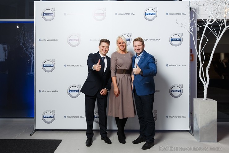 Svinīgā gaisotnē Rīgā atklāj atjaunoto un moderno Volvo autocentru 211208