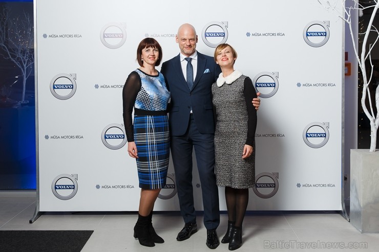 Svinīgā gaisotnē Rīgā atklāj atjaunoto un moderno Volvo autocentru 211209