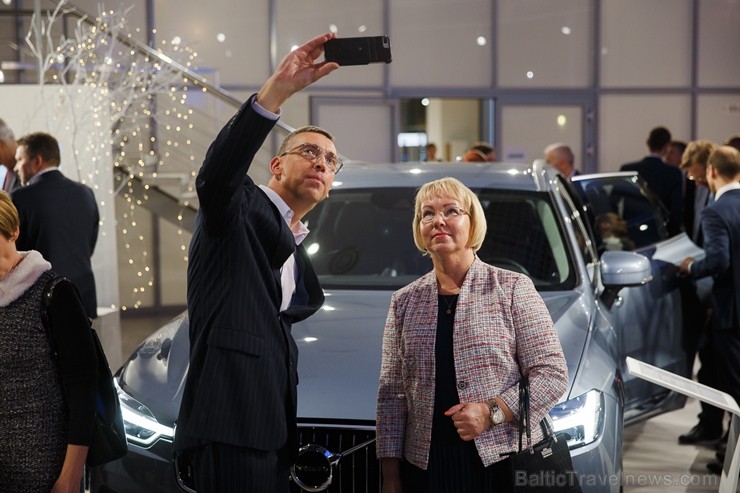 Svinīgā gaisotnē Rīgā atklāj atjaunoto un moderno Volvo autocentru 211210
