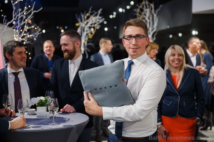Svinīgā gaisotnē Rīgā atklāj atjaunoto un moderno Volvo autocentru 211212