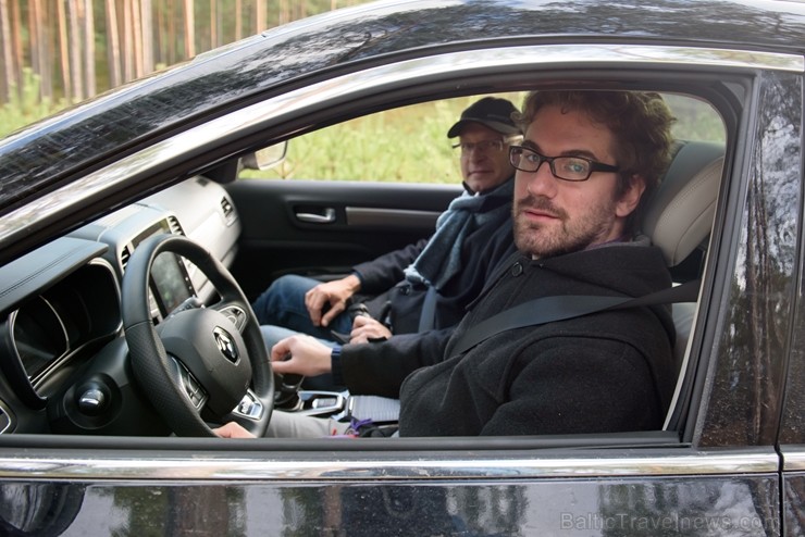 Renault krosoveri dodas Latvijas mežu ceļos. Foto: Gints Ivuškāns 211802