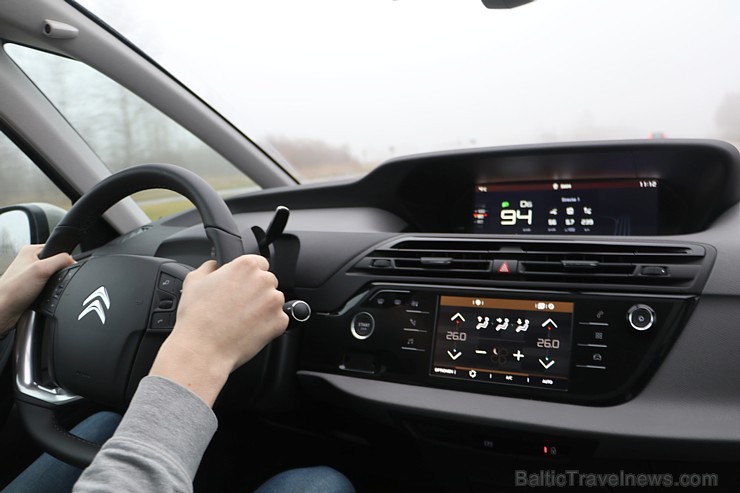 Travelnews.lv apceļo miglaino Latgali ar jauno Citroën Grand C4 Picasso 211970