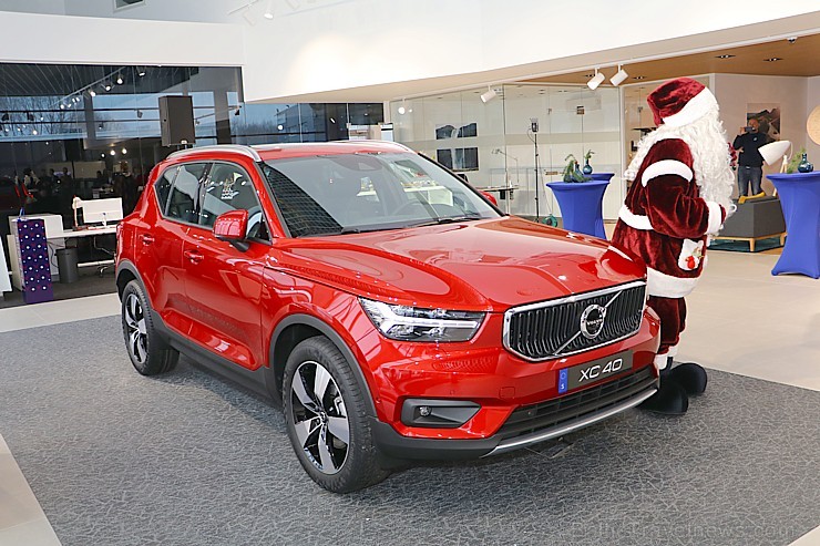 Latvijā pirmo reizi tiek prezentēts pilsētas apvidus automobilis «Volvo XC40» 212253