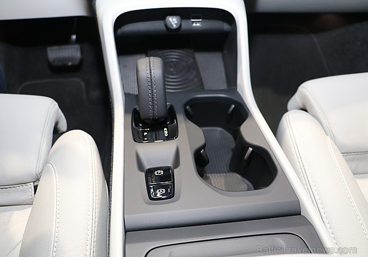 Latvijā pirmo reizi tiek prezentēts pilsētas apvidus automobilis «Volvo XC40» 212276