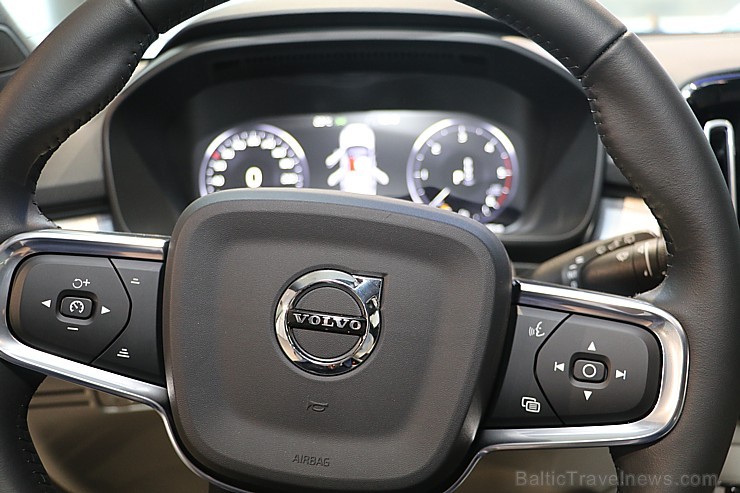 Latvijā pirmo reizi tiek prezentēts pilsētas apvidus automobilis «Volvo XC40» 212281