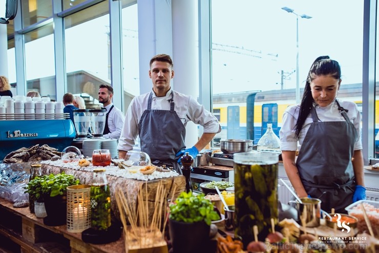 «Restaurant Service» (restorāni - «Bibliotēka Nr.1» un «Kolonāde. Mūsu stāsti») pārvērš Dubultu dzelzceļa staciju par gardēžu paradīzi «Restaurant Service» (restorāni - «Bibliotēka Nr.1» un «Kolonāde. Mūsu stāsti») pārvērš Dubultu dzelzceļa staciju par gardēžu paradīzi 212329