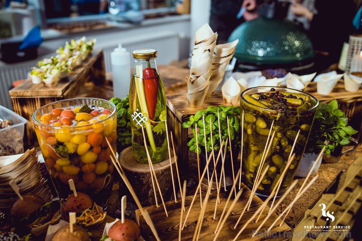 «Restaurant Service» (restorāni - «Bibliotēka Nr.1» un «Kolonāde. Mūsu stāsti») pārvērš Dubultu dzelzceļa staciju par gardēžu paradīzi «Restaurant Service» (restorāni - «Bibliotēka Nr.1» un «Kolonāde. Mūsu stāsti») pārvērš Dubultu dzelzceļa staciju par gardēžu paradīzi 212332