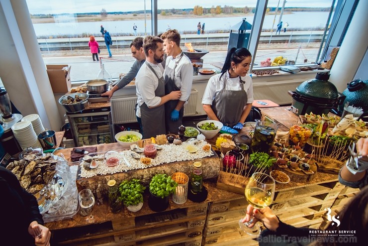 «Restaurant Service» (restorāni - «Bibliotēka Nr.1» un «Kolonāde. Mūsu stāsti») pārvērš Dubultu dzelzceļa staciju par gardēžu paradīzi «Restaurant Service» (restorāni - «Bibliotēka Nr.1» un «Kolonāde. Mūsu stāsti») pārvērš Dubultu dzelzceļa staciju par gardēžu paradīzi 212343