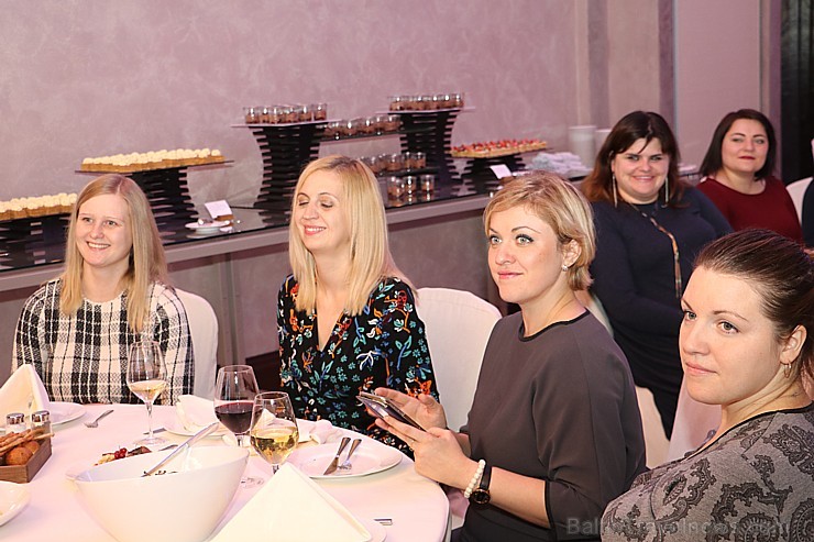 Somijas lidsabiedrības «Finnair» iepazīstina Latvijas tūrisma aģentus ar īstu Ziemassvētku vecīti Somijas lidsabiedrības «Finnair» iepazīstina Latvijas tūrisma aģentus ar īstu Ziemassvētku vecīti 212437