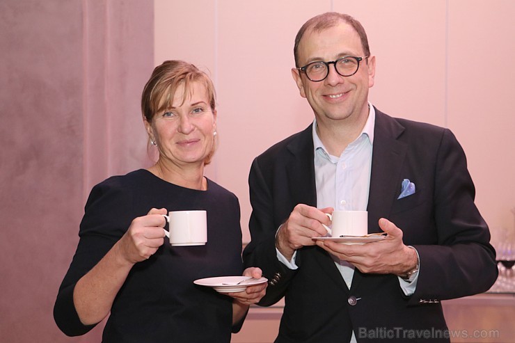 Somijas lidsabiedrības «Finnair» iepazīstina Latvijas tūrisma aģentus ar īstu Ziemassvētku vecīti Somijas lidsabiedrības «Finnair» iepazīstina Latvijas tūrisma aģentus ar īstu Ziemassvētku vecīti 212479