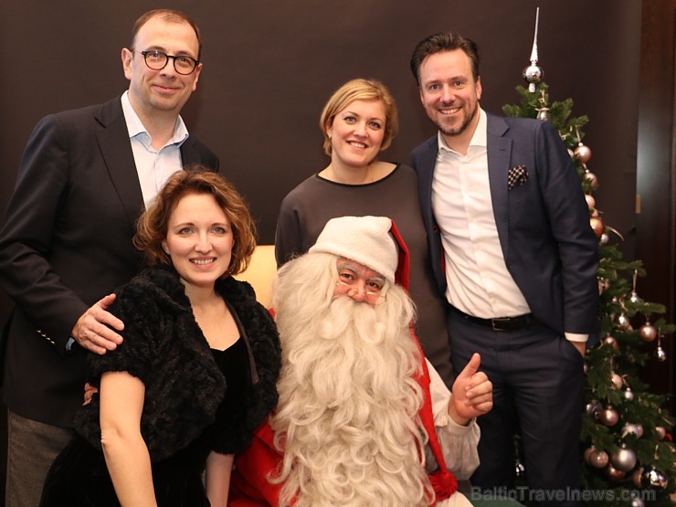 Somijas lidsabiedrības «Finnair» iepazīstina Latvijas tūrisma aģentus ar īstu Ziemassvētku vecīti Somijas lidsabiedrības «Finnair» iepazīstina Latvijas tūrisma aģentus ar īstu Ziemassvētku vecīti 212493
